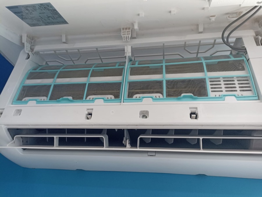 Air conditioning repair job